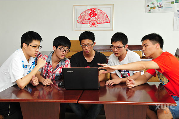五位学子做三维虚拟校园为十周年校庆献礼